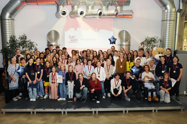 Gruppenfoto alle Geehrten | Jugendsportehrung 2025 | (c) Stadtsportbund Aachen e.V., Andreas Steindl